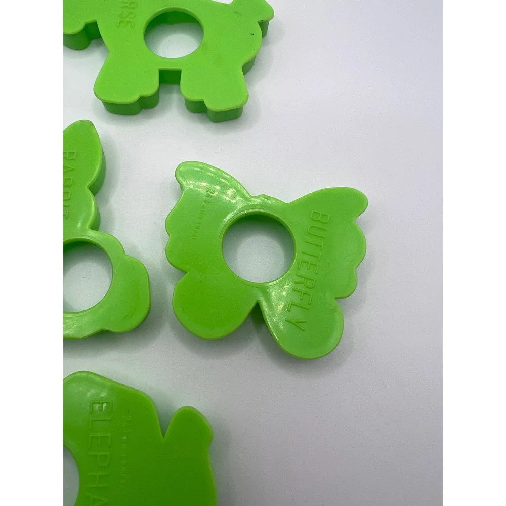 VTG General Mills Fun Group Inc Green Animal Shaped Cookie‎ Play Doh Cutter 6 CT